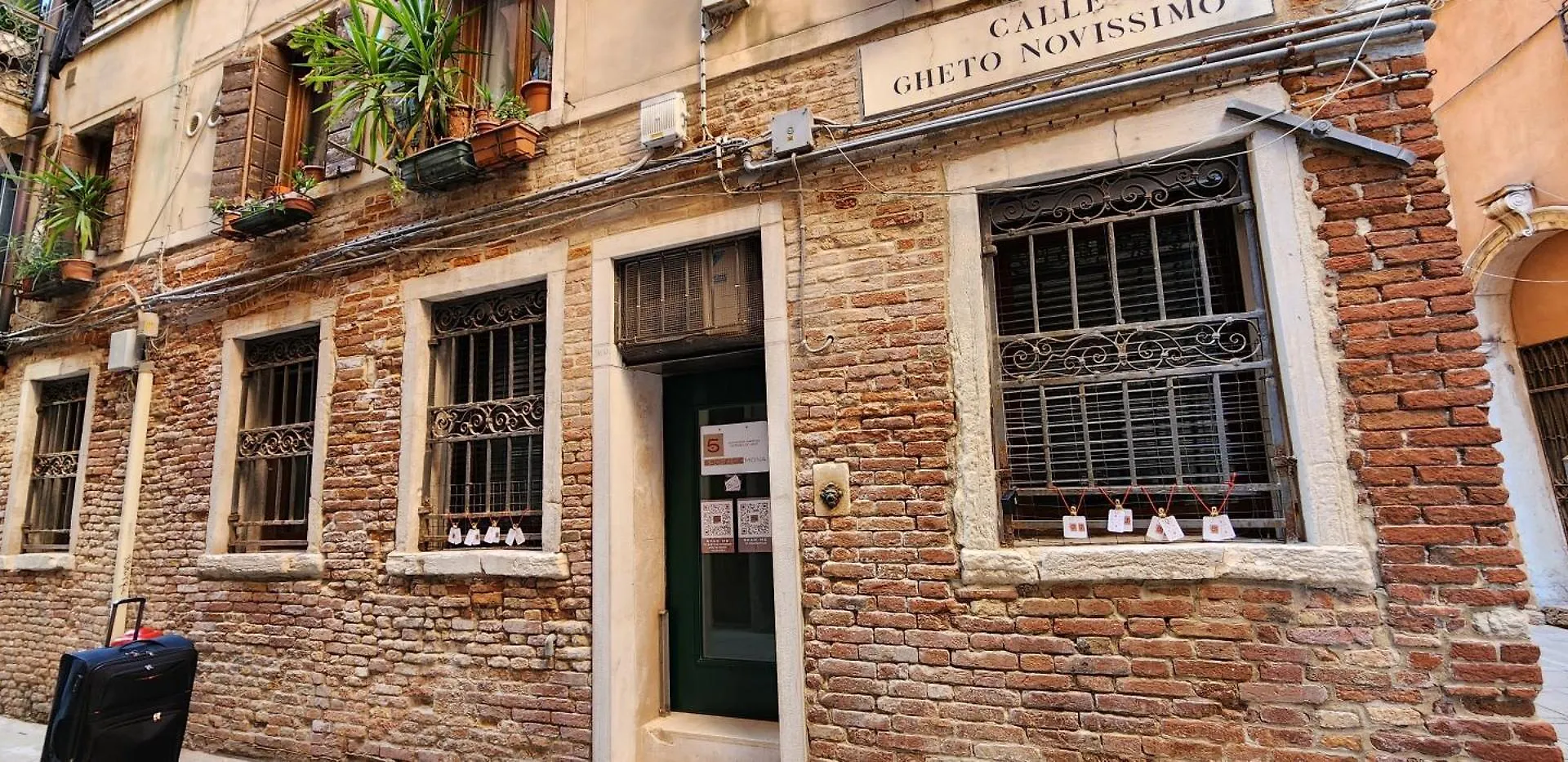 5 Schei De Mona: Venetian-Style Concierge Service Venice