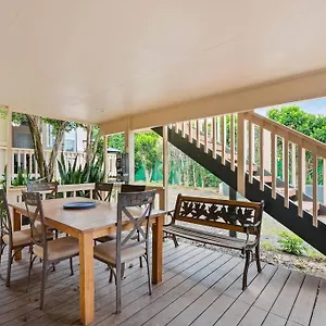  Apartment Shark's Cove With Large Front And Back Deck W Bbq, Contact Us For Price Drop United States